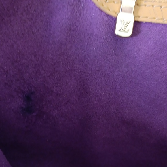 REHAB LOUIS VUITTON YELLOW EPI LEATHER SHOULDERBAG - Picture 15 of 17